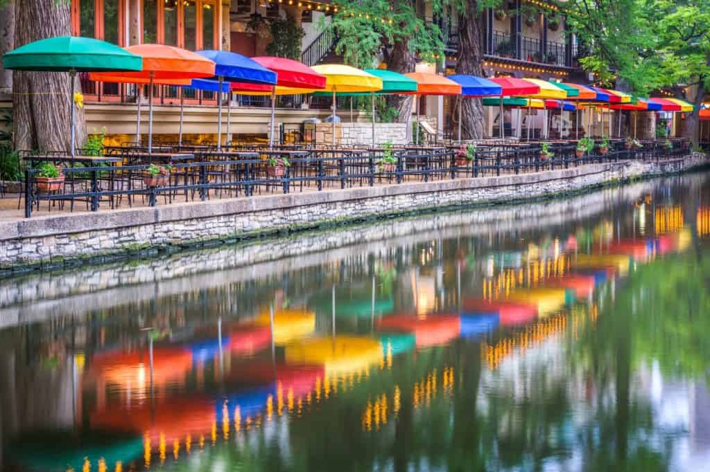 San Antonio Riverwalk, a scenic wedding locale
